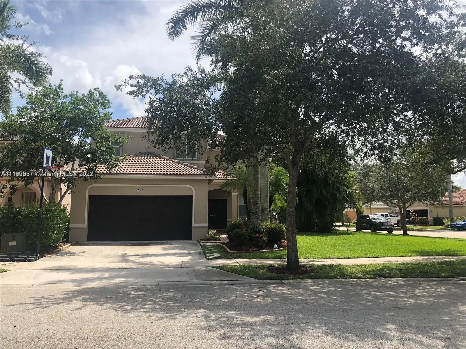 4 bedroom 3 bath Residential Lease for rent at 1620 Winterberry Ln, Weston FL 33327