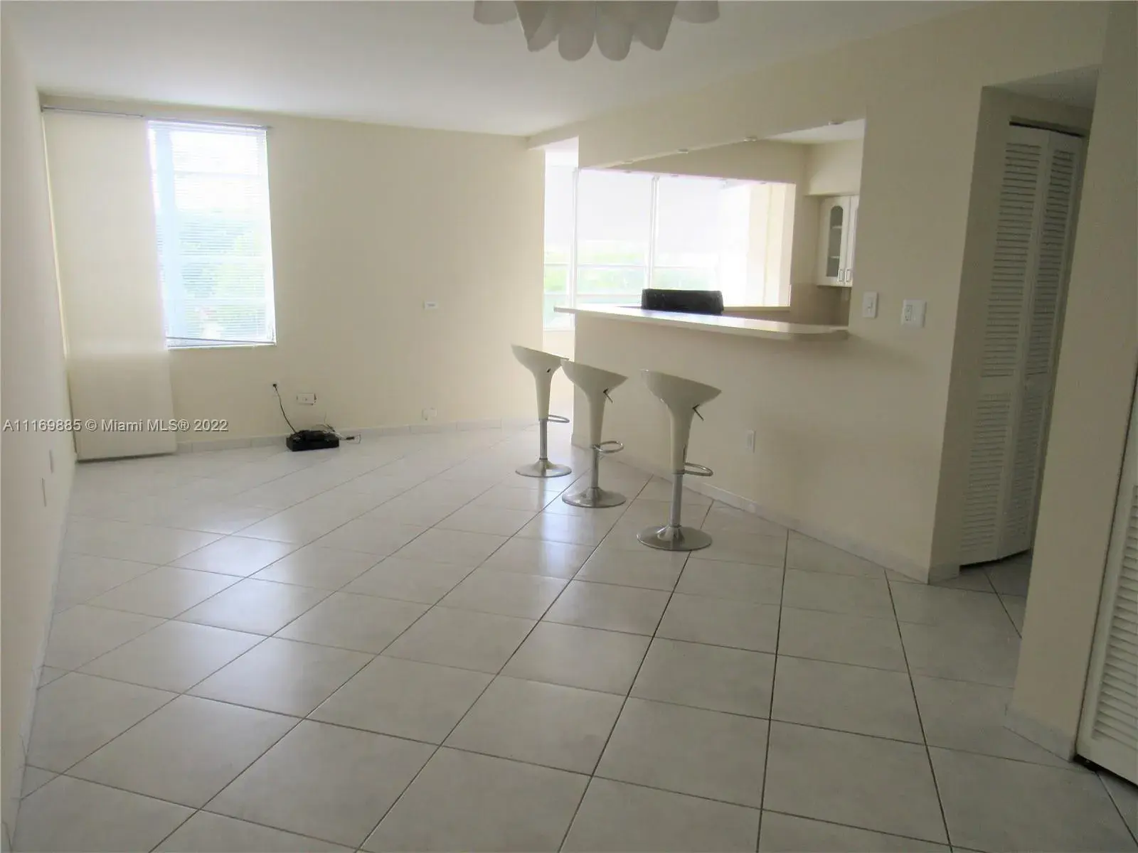1 bedroom 1 bath for sale at 250 180th Dr # 352, Sunny Isles Beach FL 33160