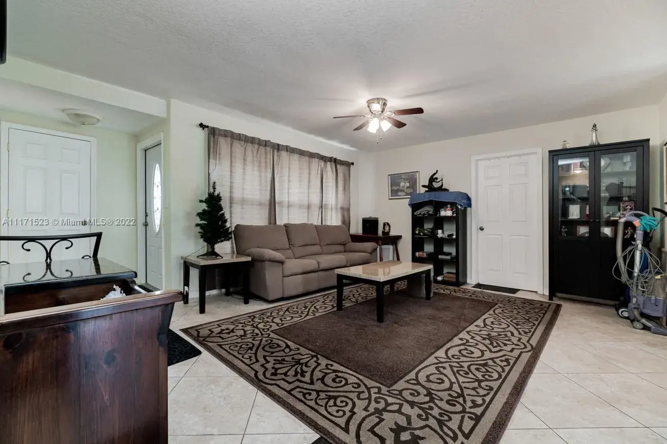 8501 NW 21st Ct, Sunrise FL 33322
