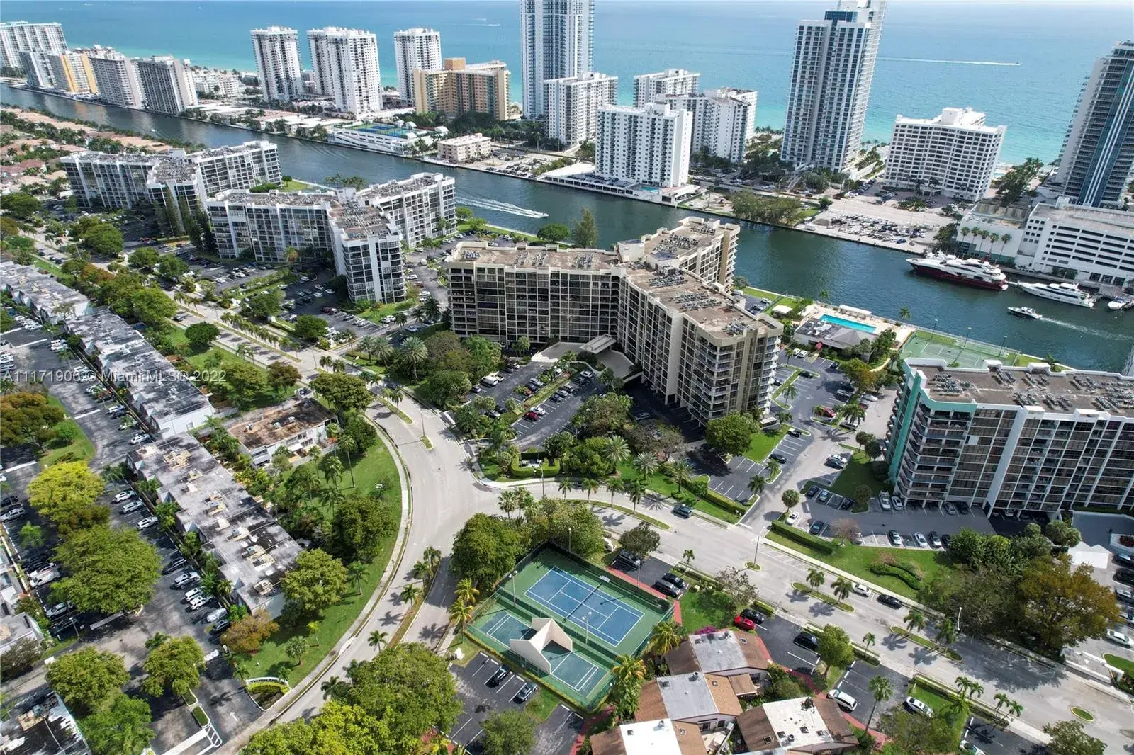 2 bedroom 2 bath Residential for sale at 600 Parkview Dr # 215, Hallandale Beach FL 33009