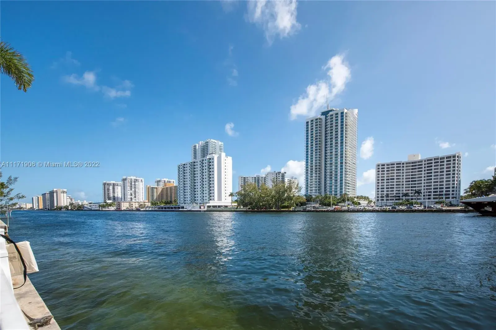 600 Parkview Dr # 215, Hallandale Beach FL 33009