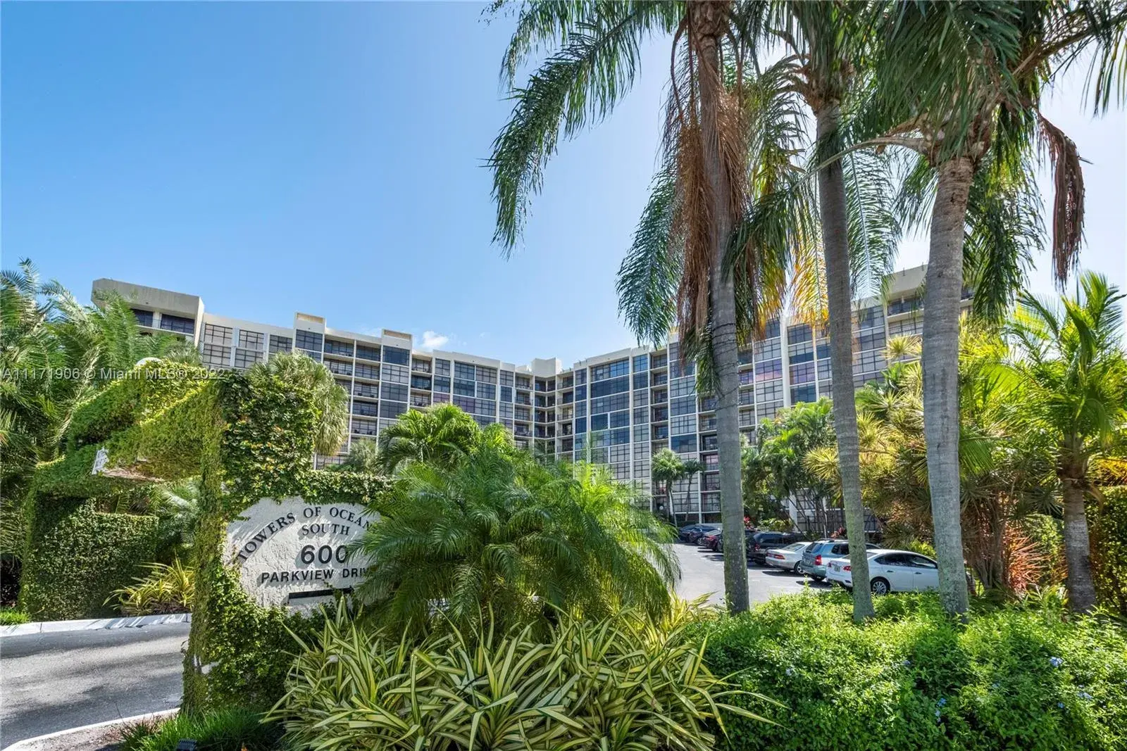 600 Parkview Dr # 215, Hallandale Beach FL 33009
