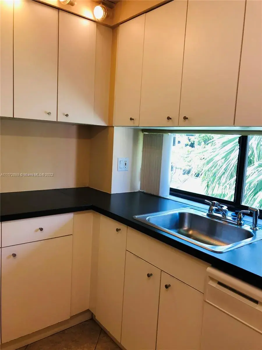 17021 N BAY RD # 320, Sunny Isles Beach FL 33160