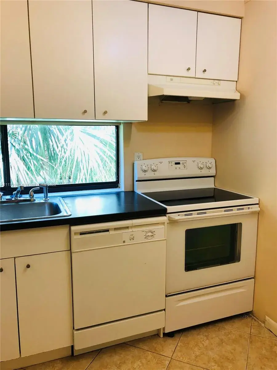 17021 N BAY RD # 320, Sunny Isles Beach FL 33160