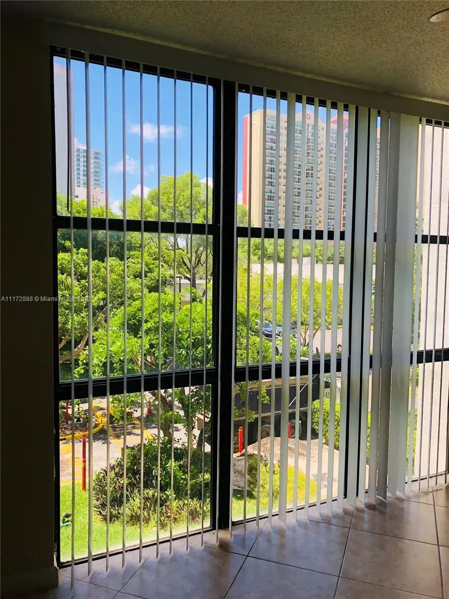17021 N BAY RD # 320, Sunny Isles Beach FL 33160