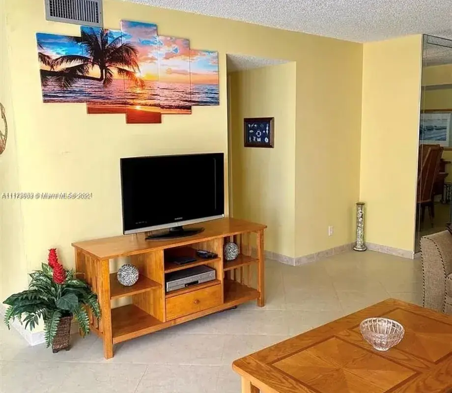 2301 S Ocean Dr # 207, Hollywood FL 33019