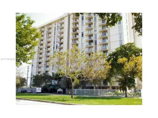 1 bedroom 1 bath Residential for sale at 2350 NE 135th St # 208, North Miami FL 33181