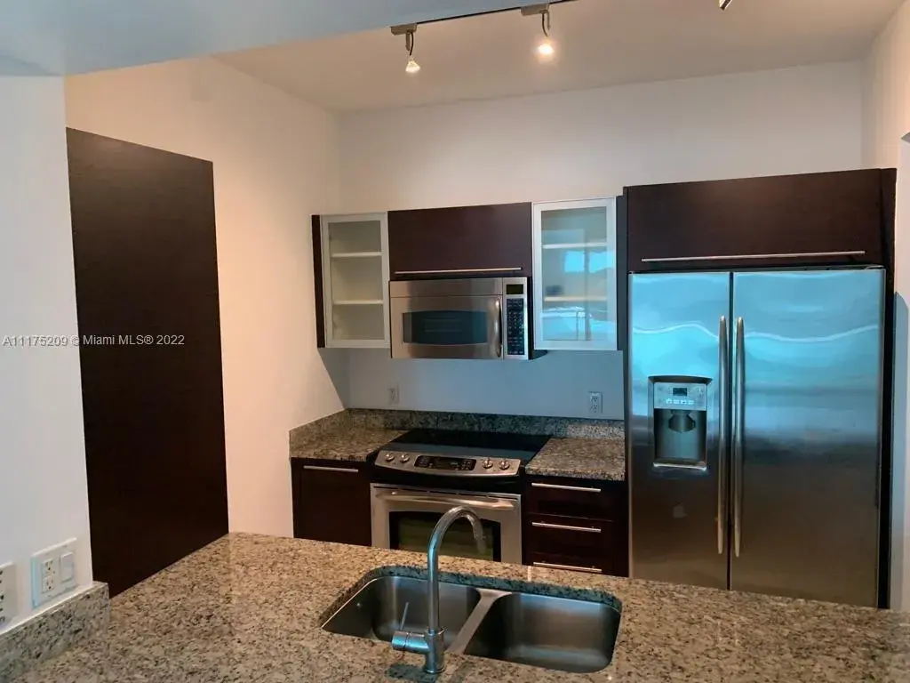950 Brickell Bay Dr # 1705, Miami FL 33131