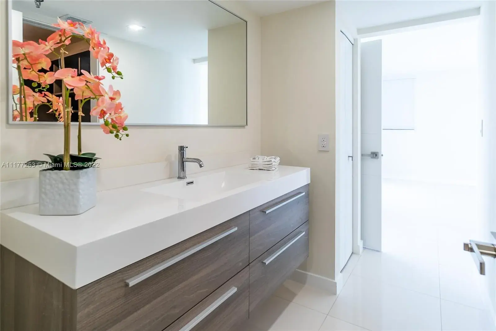 6830 Indian Creek Dr # 8E, Miami Beach FL 33141