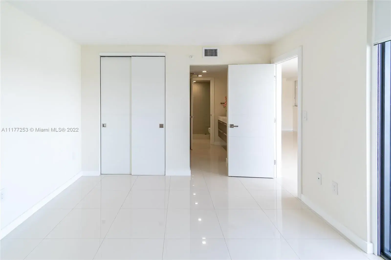 6830 Indian Creek Dr # 8E, Miami Beach FL 33141