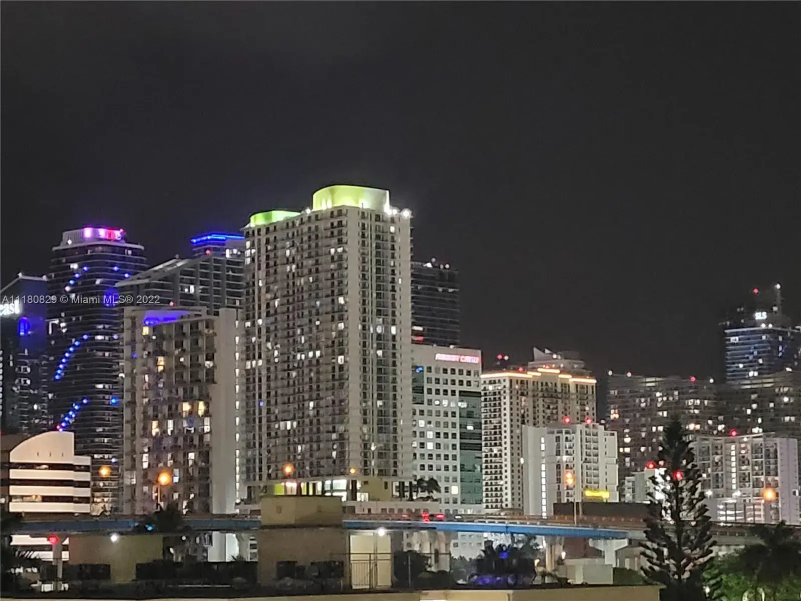 2 bedroom 1 bath Residential Lease for rent at 501 SW 1st St # 607, Miami FL 33130
