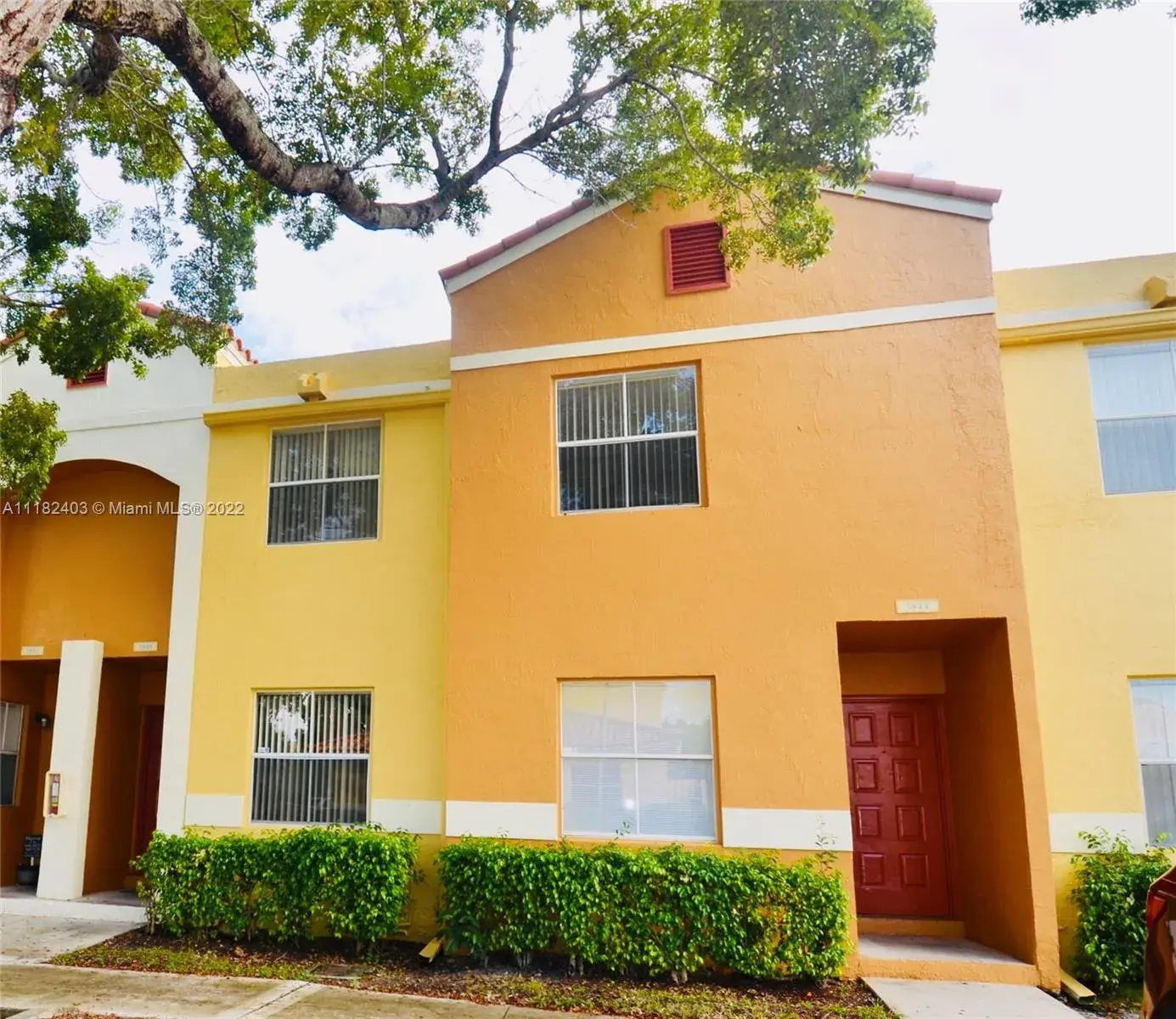 2 bedroom 1 bath Residential Lease for rent at 3844 NW 90th Ave # 3844, Sunrise FL 33351
