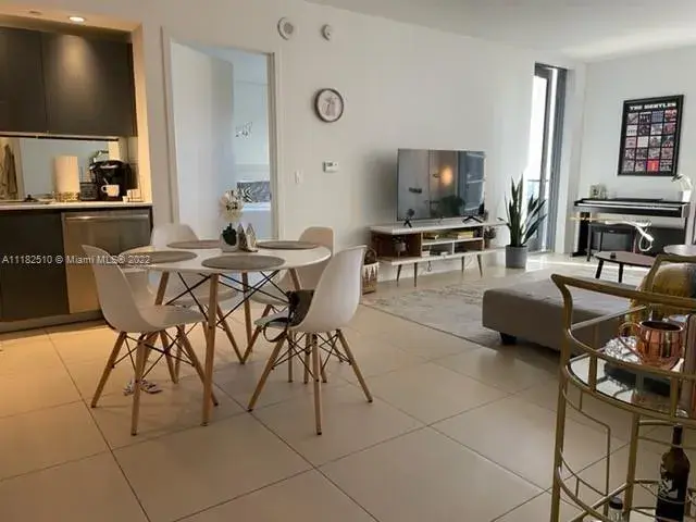 2 bedroom 2 bath Residential Lease for rent at 31 SE 6th St # 1907, Miami FL 33131