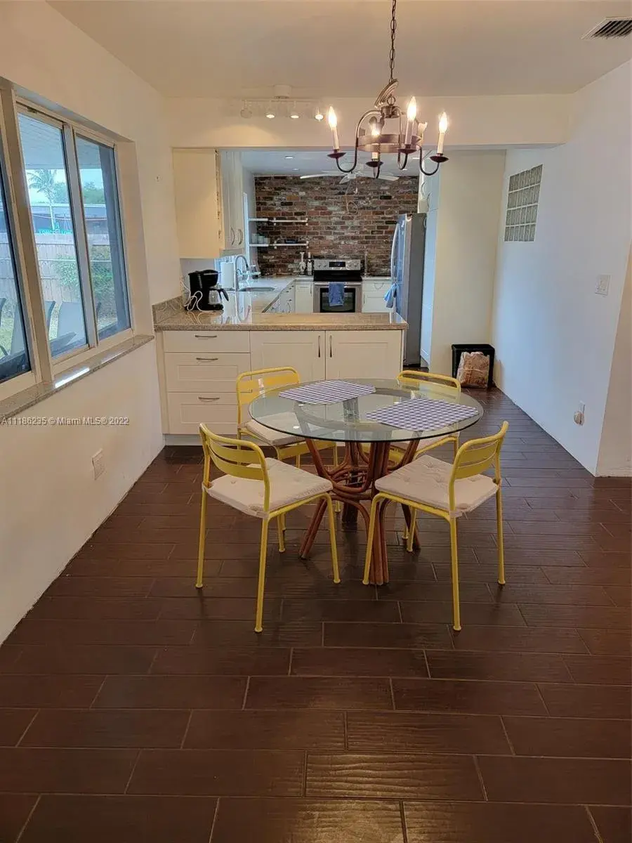 3 bedroom 2 bath Residential for sale at 3407 N Longfellow Cir, Hollywood FL 33021