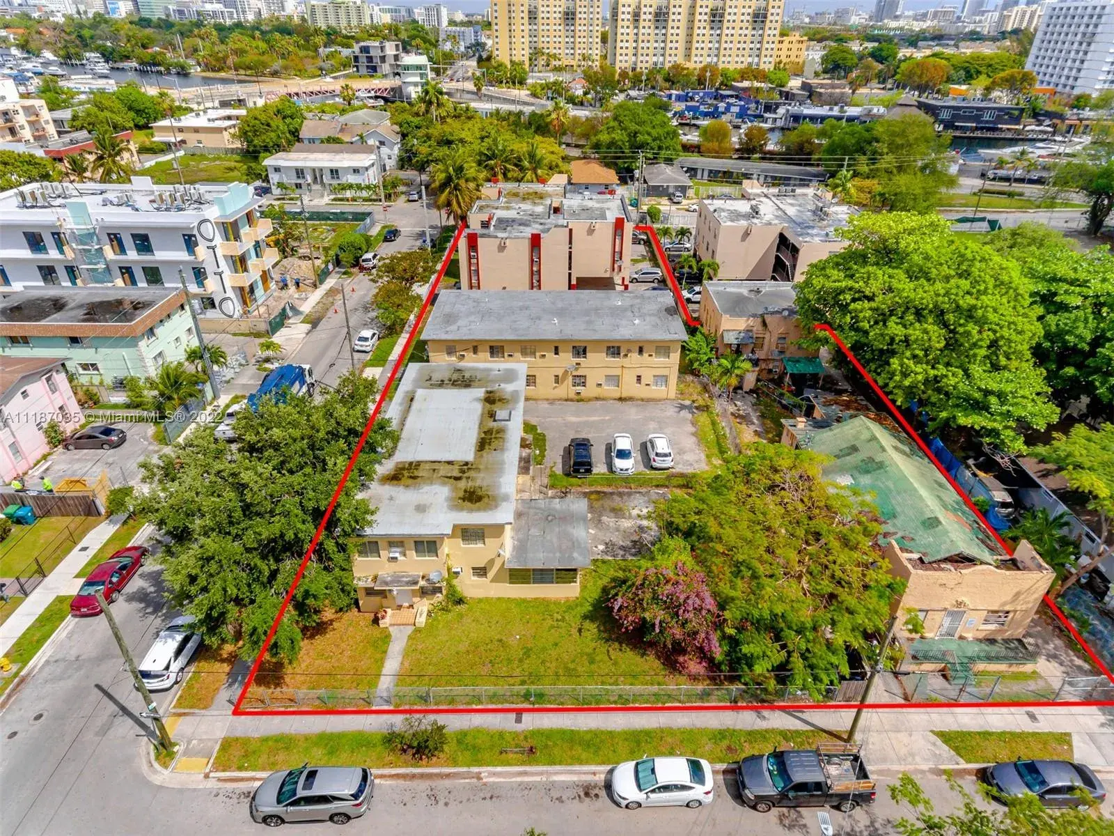 690 NW 3rd St, Miami FL 33128