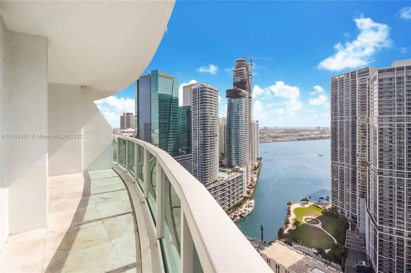 2 bedroom 2 bath Residential Lease for rent at 41 SE 5th St # 2302, Miami FL 33131
