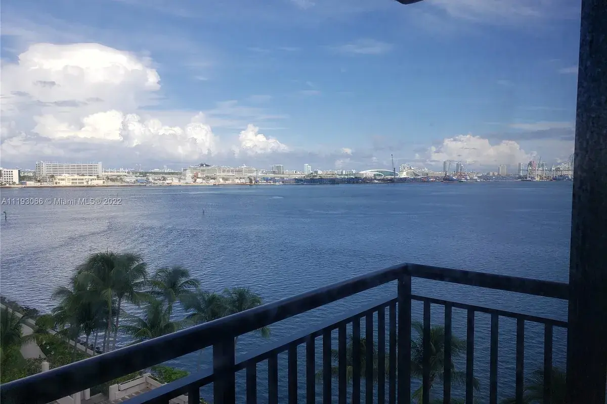 540 Brickell Key Dr # 928, Miami FL 33131