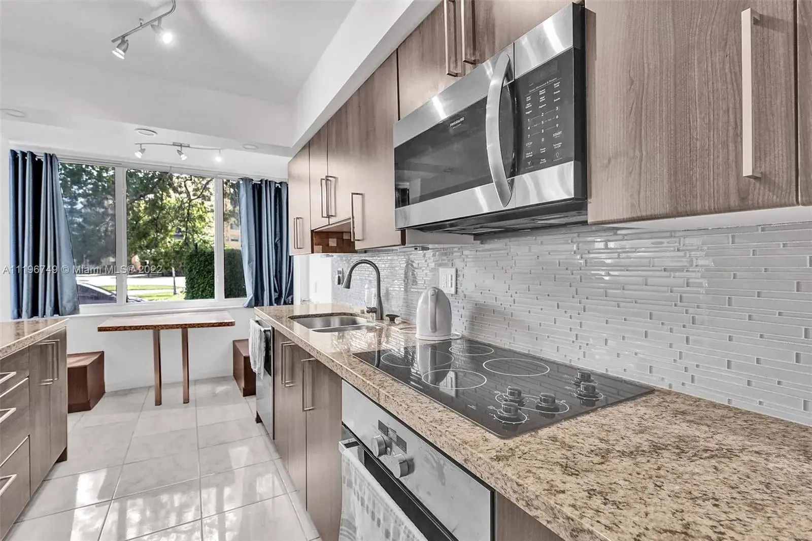 2 bedroom 2 bath for sale at 250 180th Dr # 155, Sunny Isles Beach FL 33160