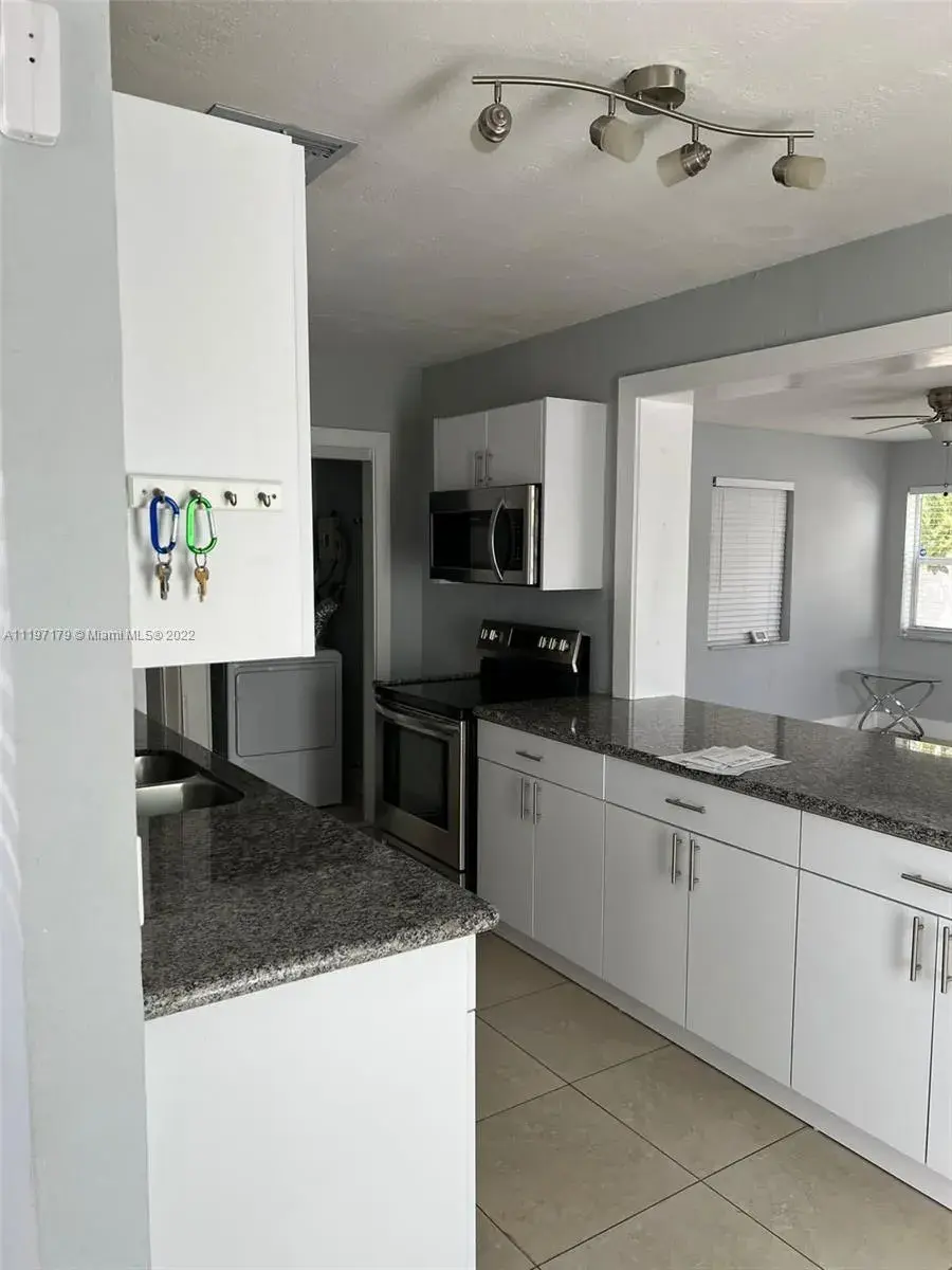 800 N 69th Ave, Hollywood FL 33024