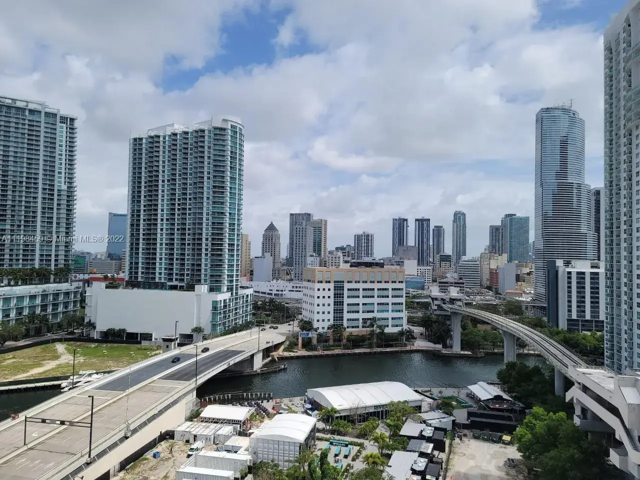 68 SE 6th St # 1012, Miami FL 33131