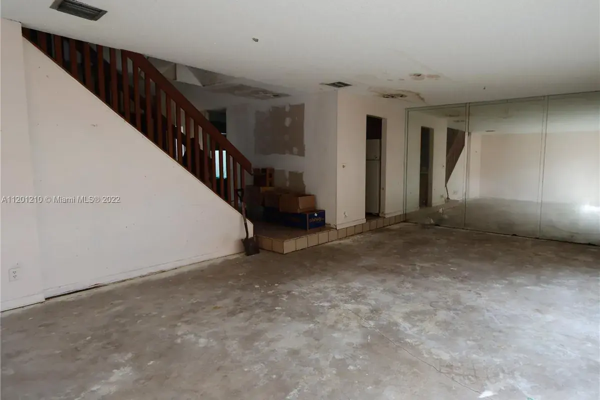 8223 NW 8th St # 11, Plantation FL 33324