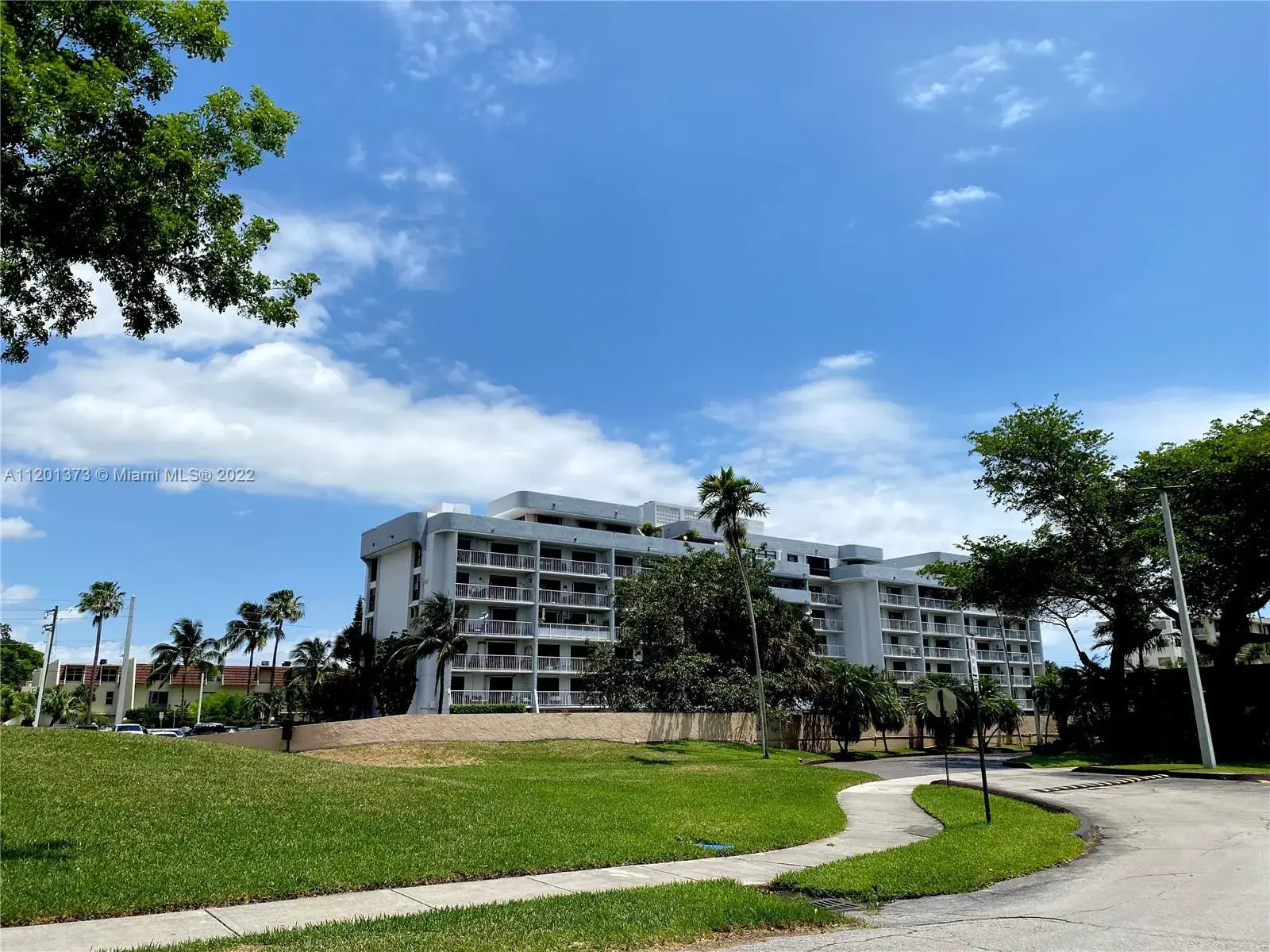 1650 NE 115th St # 609, Miami FL 33181