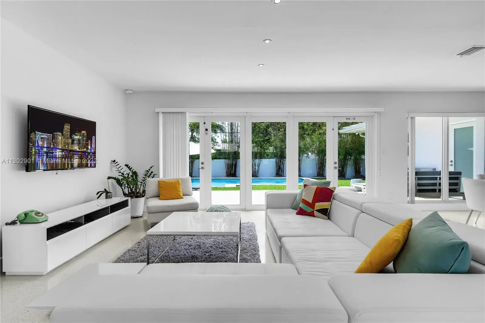3 bedroom 2 bath Residential for sale at 952 Hollywood Blvd, Hollywood FL 33019