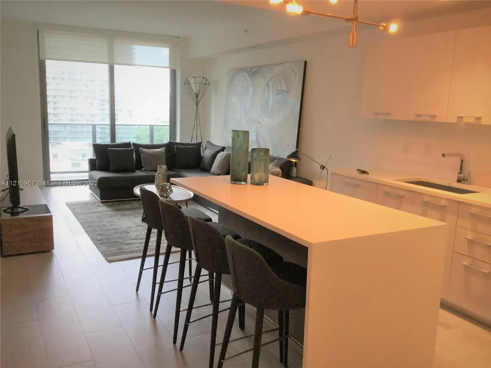 55 SW 9th St # 1905, Miami FL 33130