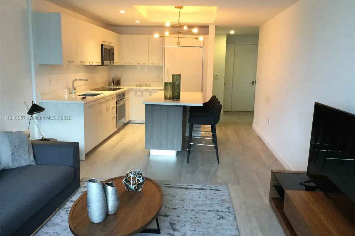 55 SW 9th St # 1905, Miami FL 33130