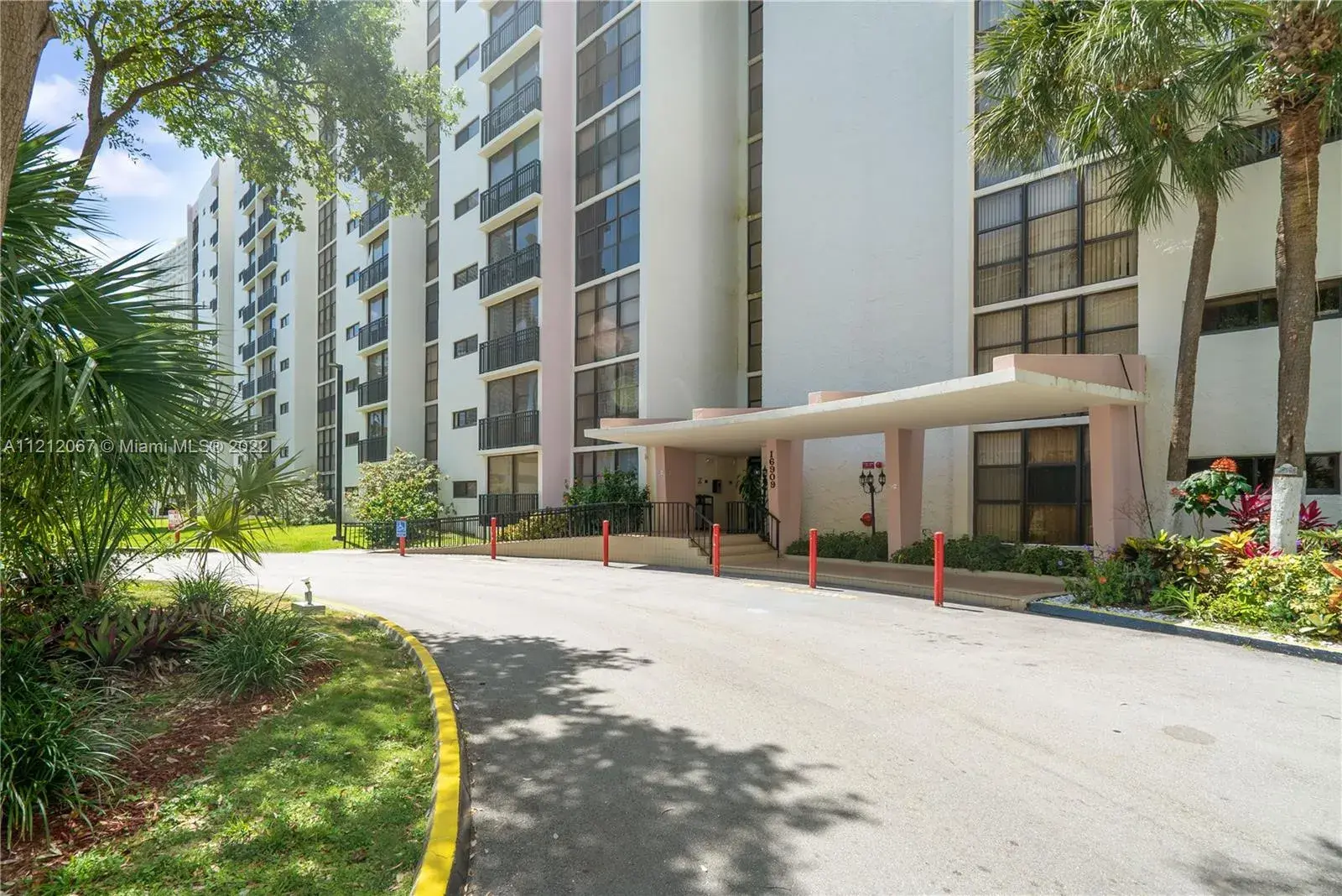 16909 N Bay Rd # 907, Sunny Isles Beach FL 33160