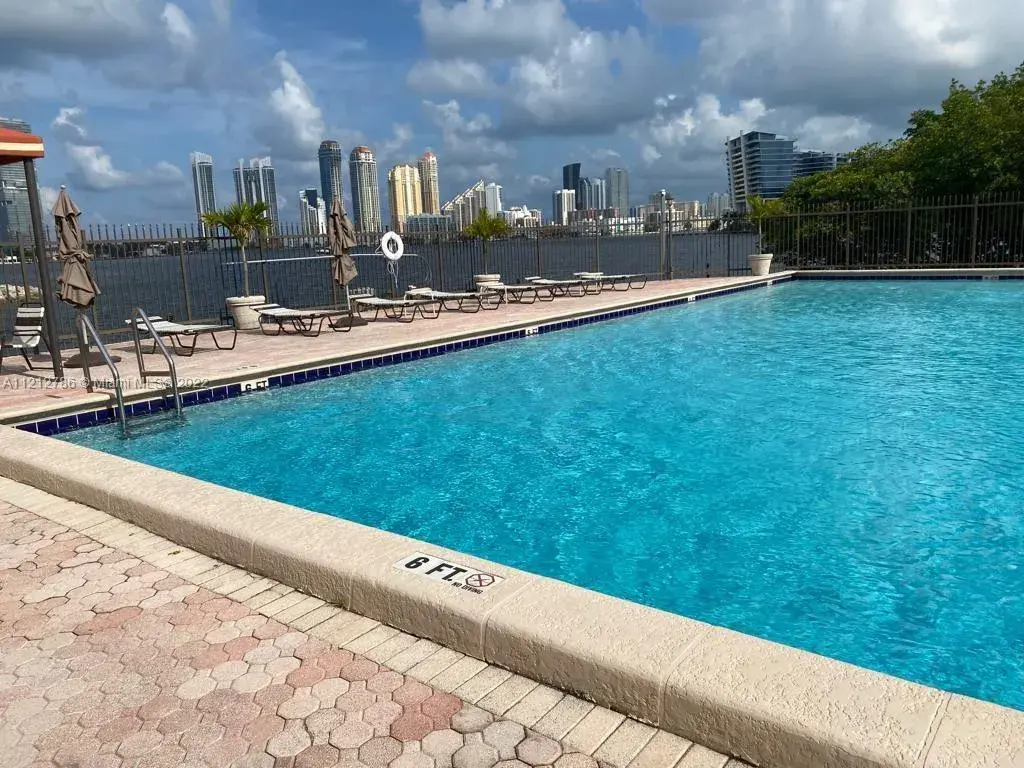 2 bedroom 2 bath Residential for sale at 3350 NE 192nd St # B, Aventura FL 33180