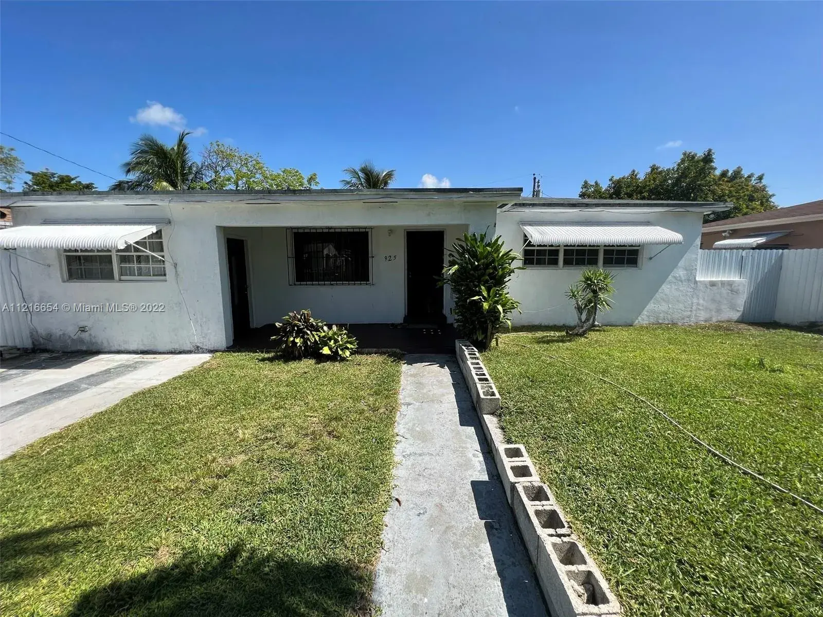 925 NW 84th St, Miami FL 33150