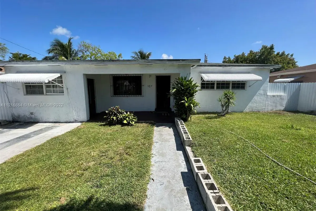925 NW 84th St, Miami FL 33150