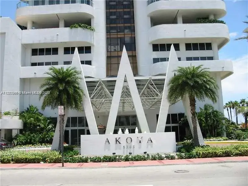 1 bedroom 1 bath Residential Lease for rent at 6365 Collins Ave # 1410, Miami Beach FL 33141