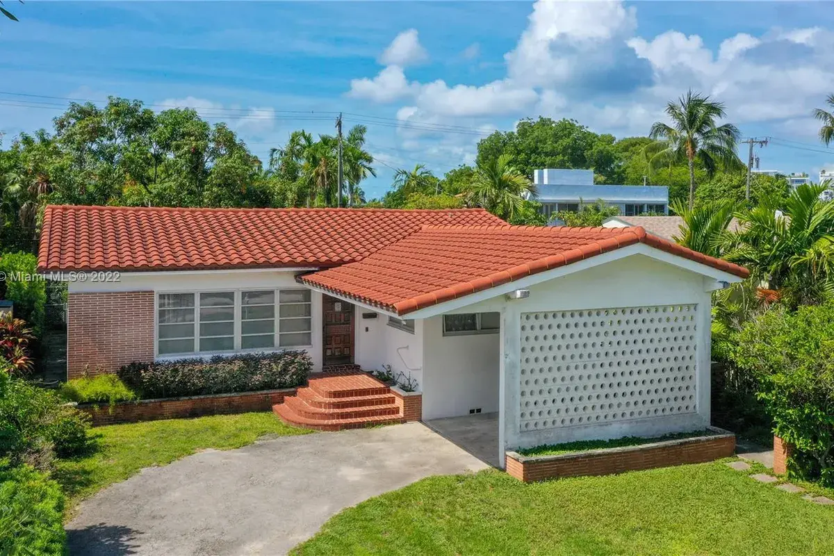536 W 51st St, Miami Beach FL 33140