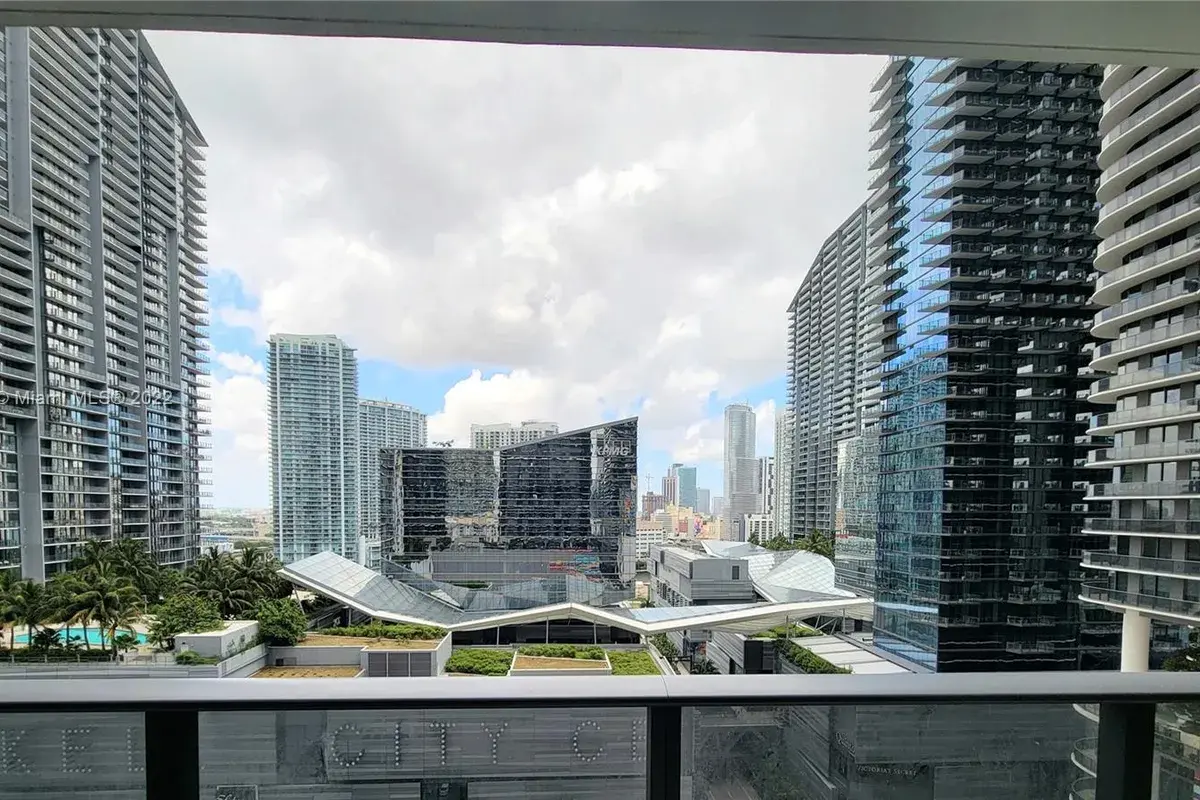 45 SW 9th St # 1510, Miami FL 33130