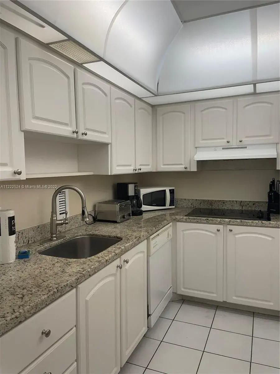 1 bedroom 1 bath Residential for sale at 3901 S Ocean Dr # 6D, Hollywood FL 33019