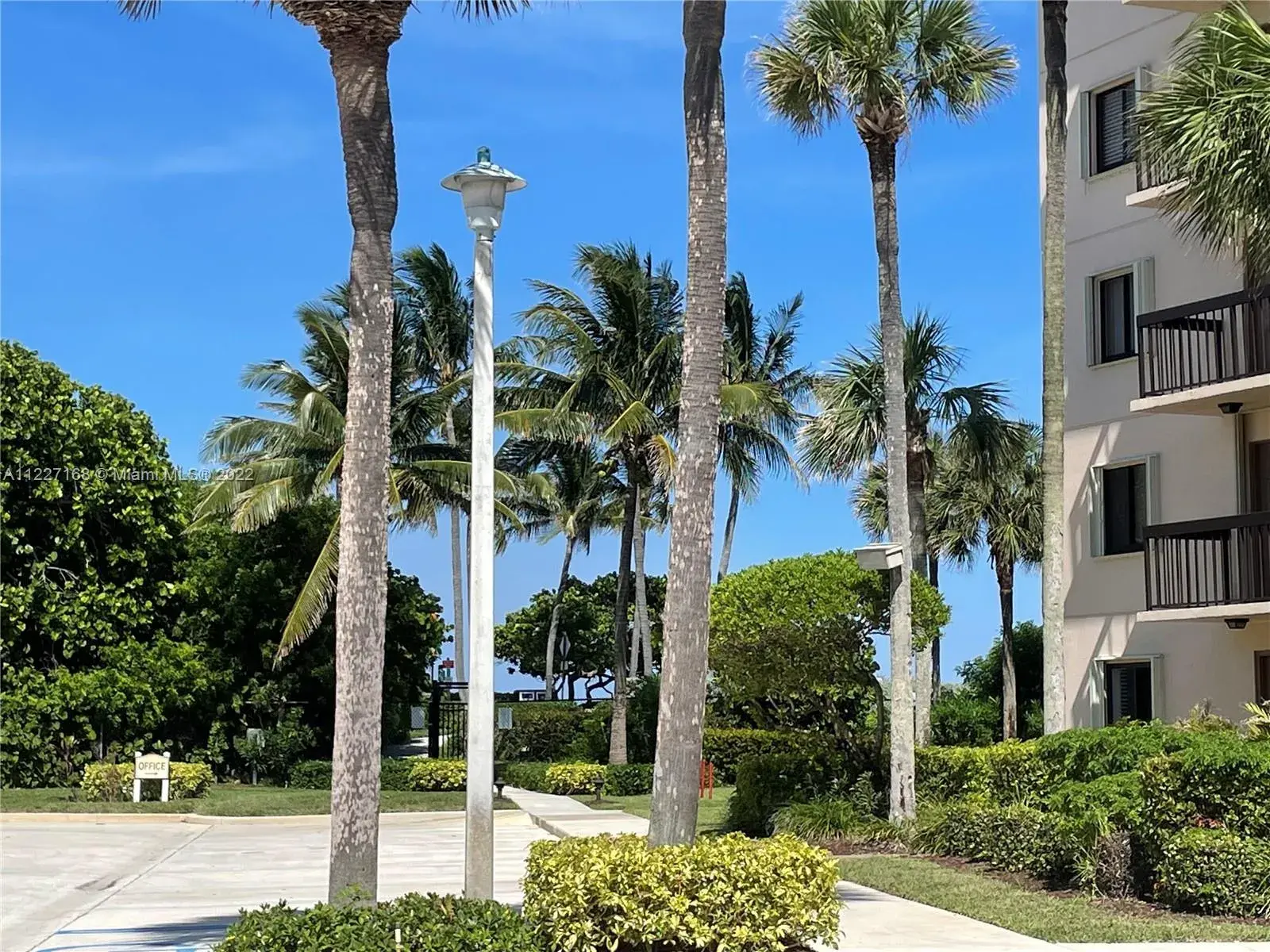 101 Ocean Bluffs Blvd # 106, Jupiter FL 33477