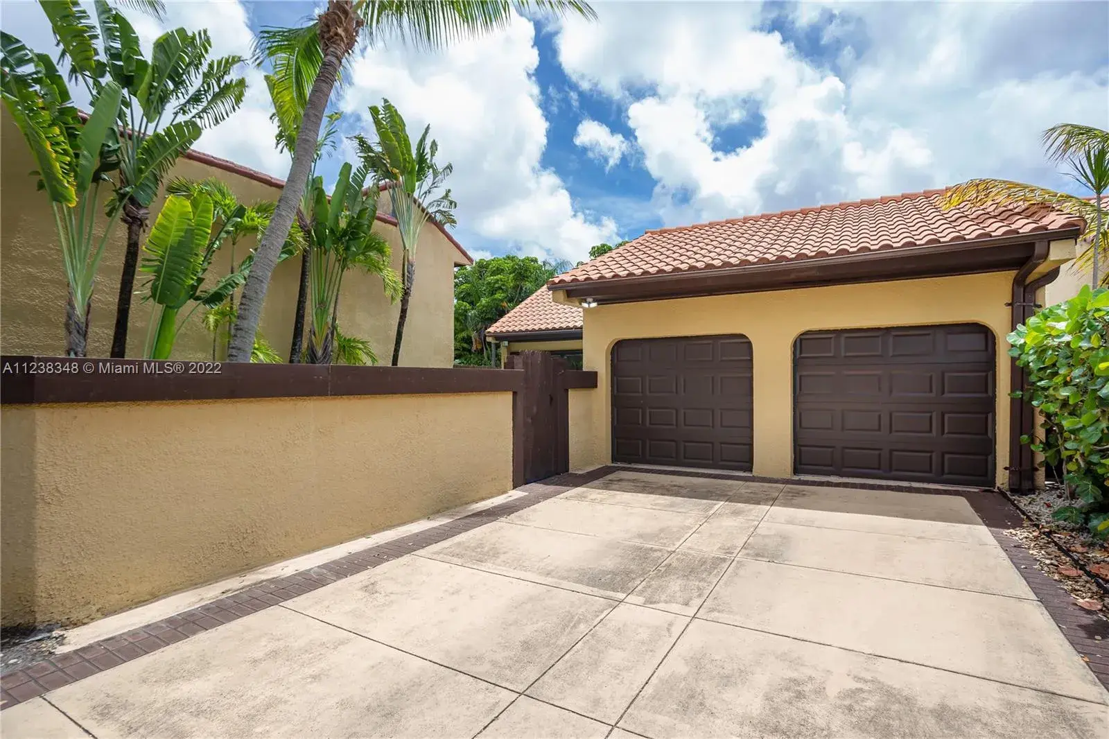 2 bedroom 2 bath Residential for sale at 1085 NE 204th Ter, Miami FL 33179