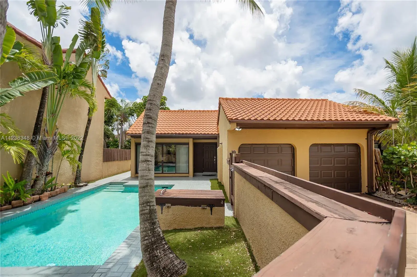 1085 NE 204th Ter, Miami FL 33179