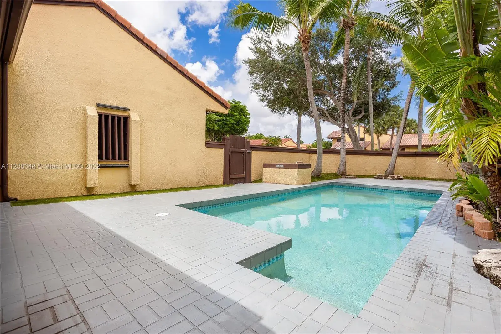 1085 NE 204th Ter, Miami FL 33179