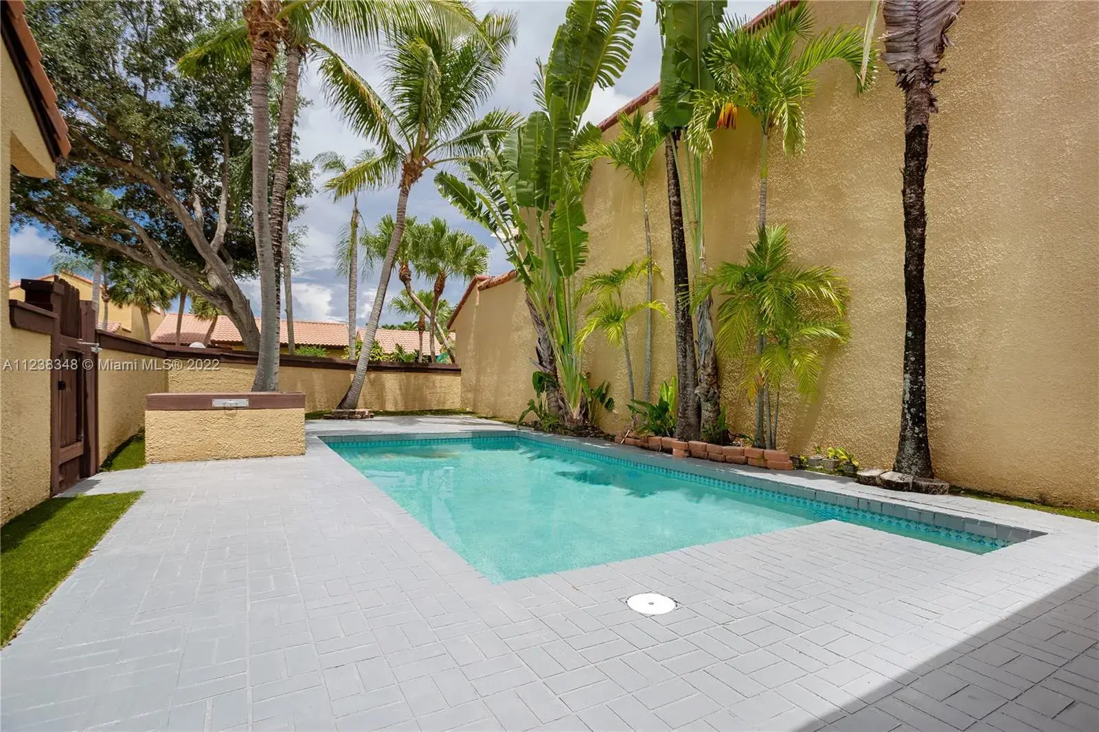 1085 NE 204th Ter, Miami FL 33179