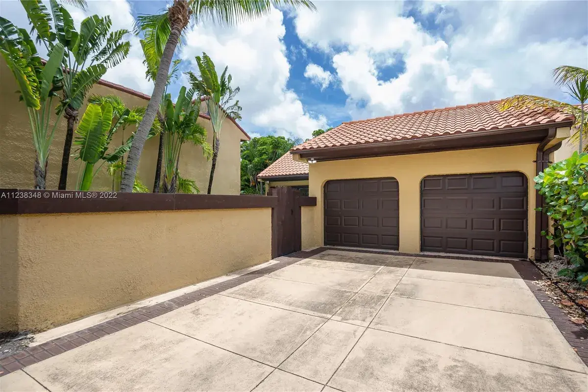 1085 NE 204th Ter, Miami FL 33179