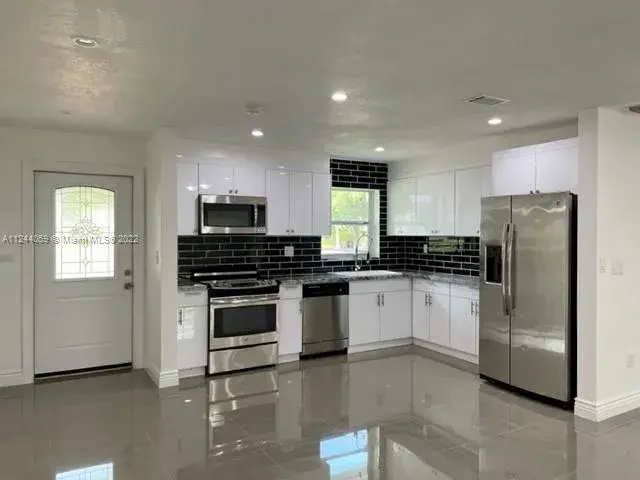 961 NW 200th St, Miami Gardens FL 33169
