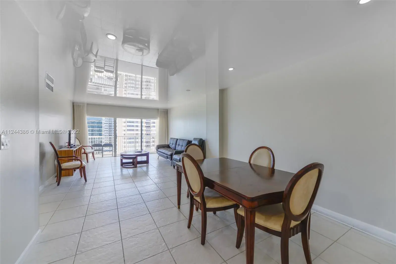 1950 S Ocean Dr # 17J, Hallandale Beach FL 33009