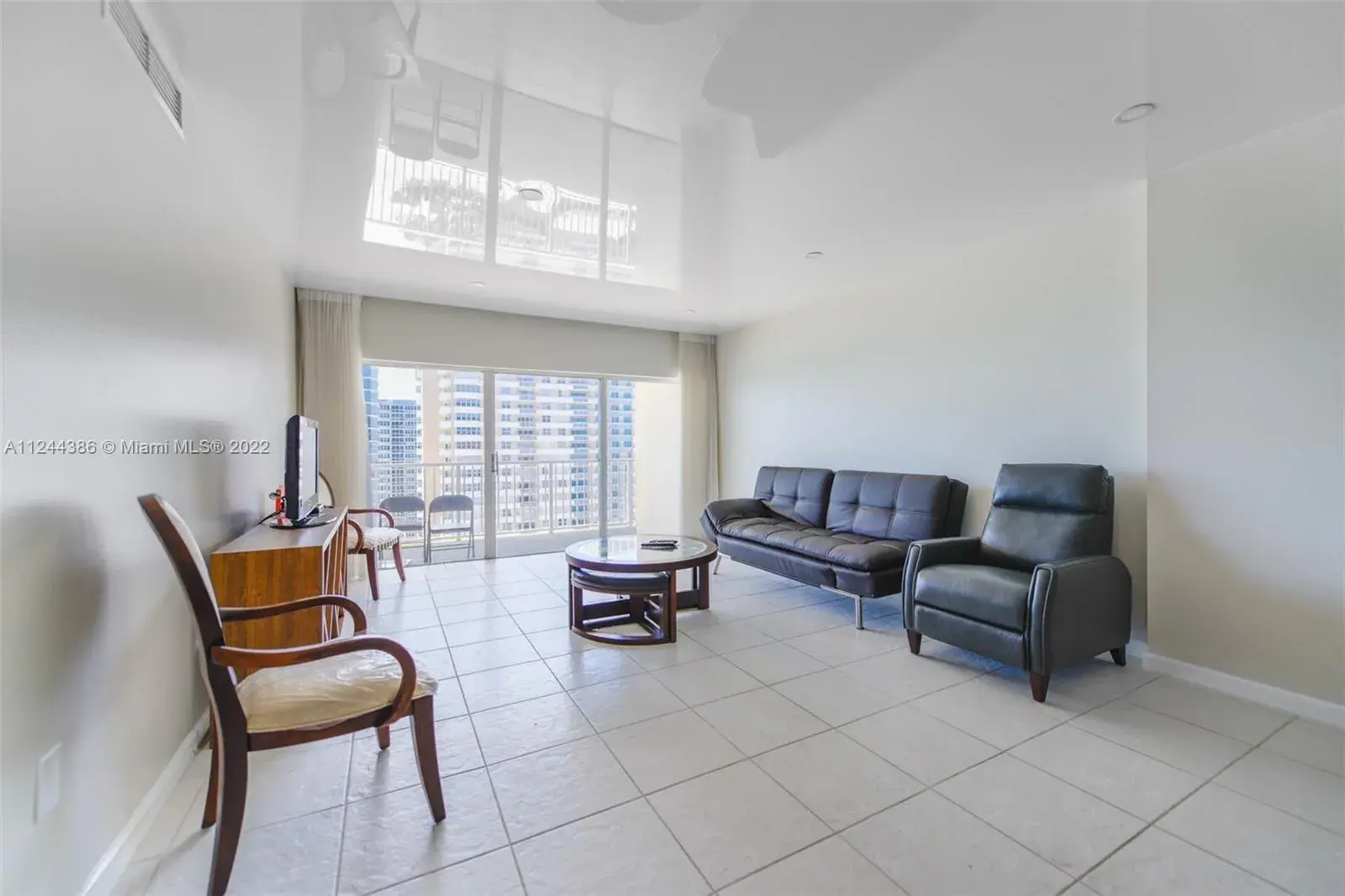 1950 S Ocean Dr # 17J, Hallandale Beach FL 33009