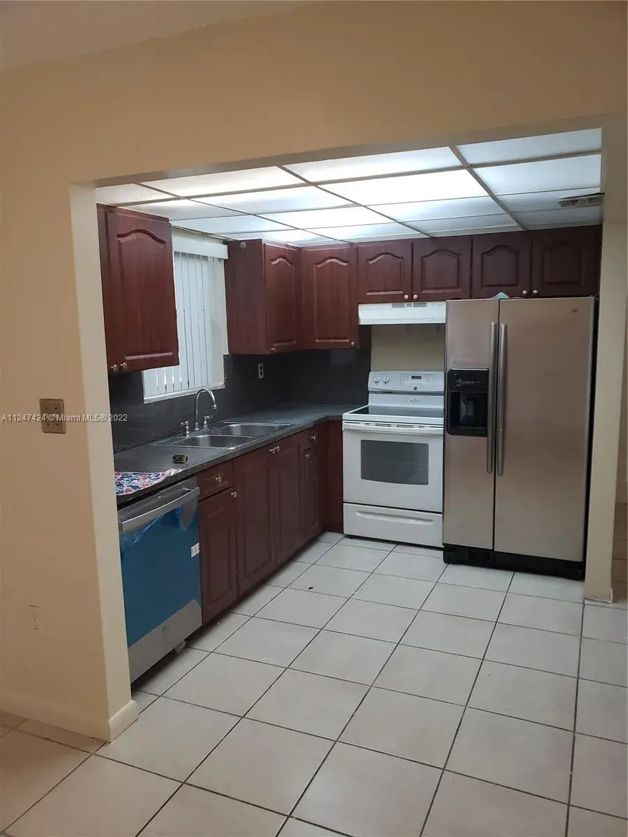 9367 Fontainebleau Blvd # G111, Miami FL 33172