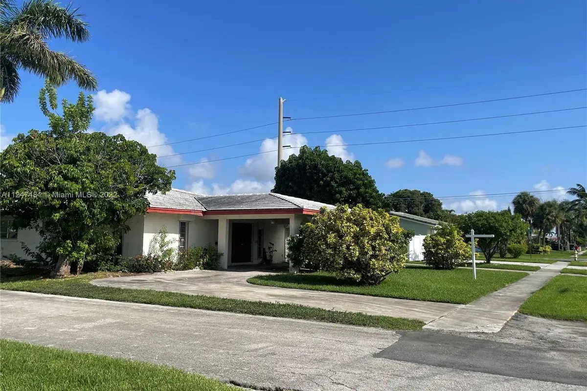 205 SE 3rd Ave, Dania Beach FL 33004