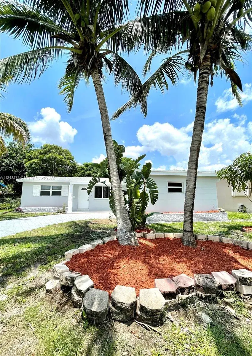 1020 N 74th Ter, Hollywood FL 33024