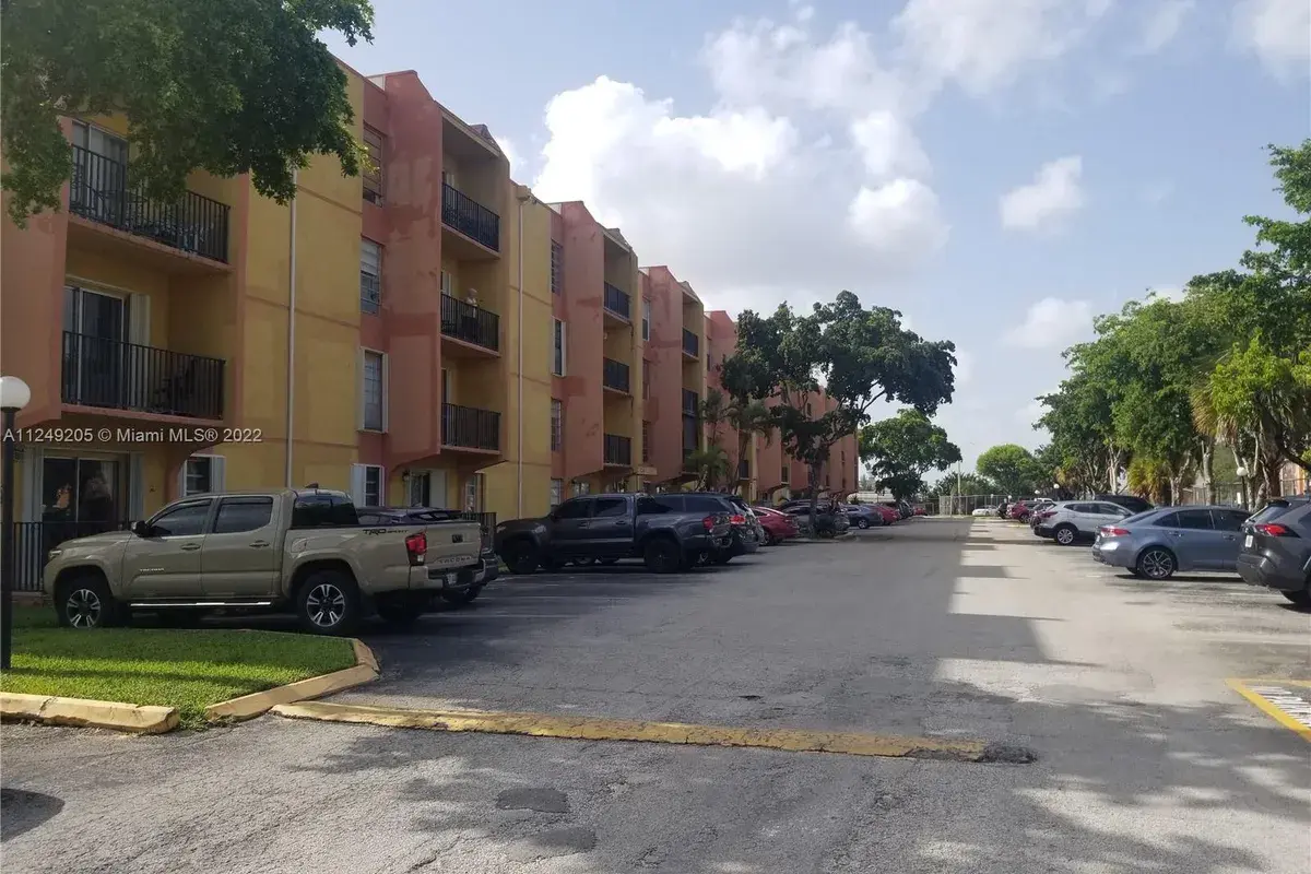 4707 NW 7th St # 8, Miami FL 33126